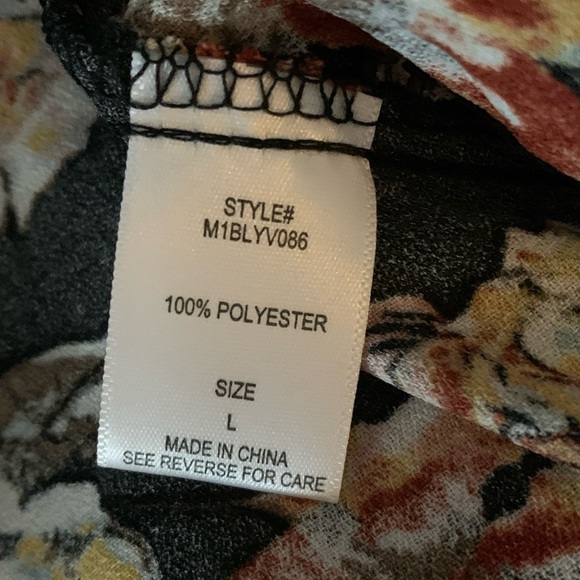 Ophelia Roe Sz Lg black button down floral top with bell/ruffled sleeves &  hem - Picture 8 of 9